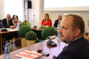 Za nami I sesja Rady Powiatu Wieluńskiego. Jest nowy starosta, bez zmian na stanowisku wicestarosty